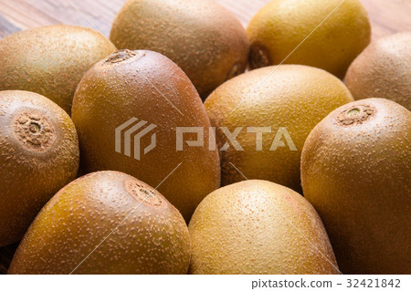 kiwi, kiwis, kiwifruit 32421842