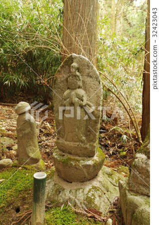 Shinshu's cultural asset masterpiece Moriya Sadaharu's Ishinbutsu Majo Tempo Bodhisattva statue left overlooking (Komagane shi Kohamasa) 32423043