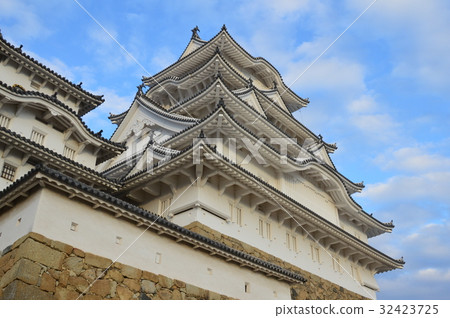 A castle tower at Himeji Castle (Himeji city, Hyogo) A castle tower at Himeji Castle (Himeji city, Hyogo) 32423725