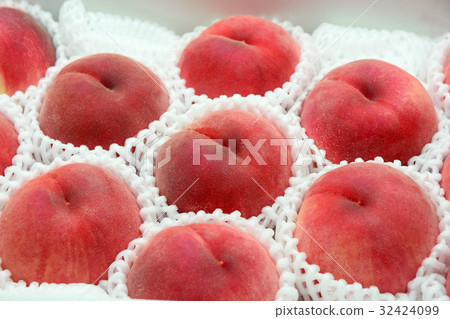 Delicious Wakayama peach Delicious Wakayama peach 32424099