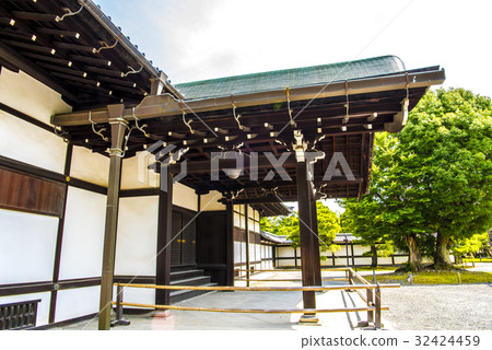 Nijo城堡的Honmaru Gotenori入口 Nijo城堡的Honmaru Gotenori入口 32424459