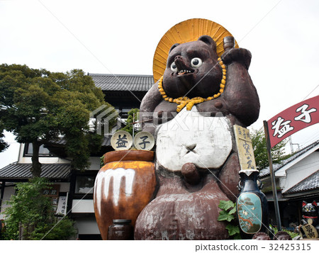 Mashiko-yaki Tanuki Elephant, Mashiko-cho, Haga-gun, Tochigi Prefecture 32425315