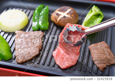 Japanese Wagyu beef 32425658