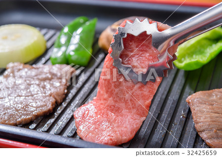 Japanese Wagyu beef 32425659