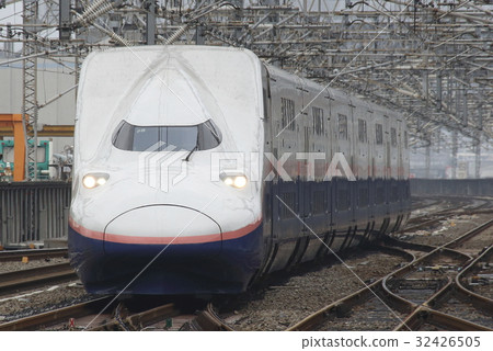 Joetsu Shinkansen E4 series (Toki color) 32426505