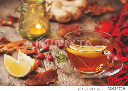 autumn tea with ginger, lemon 32426729