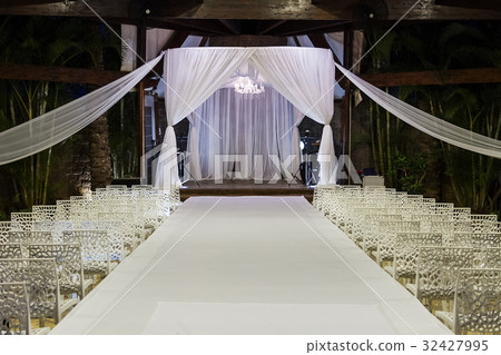 Jewish Hupa , wedding putdoor . Jewish Hupa , wedding putdoor . 32427995