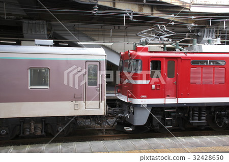 EF 81 + Yumani 32428650