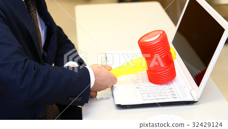 對無法使用的PC感到惱火 對無法使用的PC感到惱火 32429124