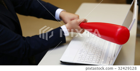 對無法使用的PC感到惱火 對無法使用的PC感到惱火 32429128