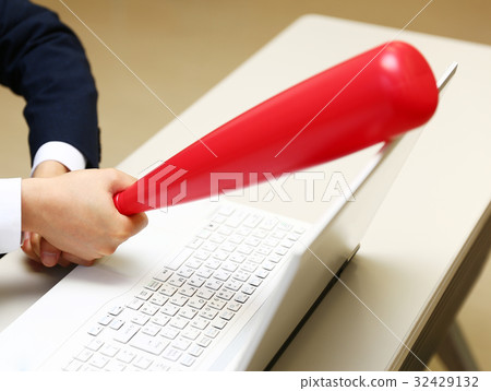 對無法使用的PC感到惱火 對無法使用的PC感到惱火 32429132
