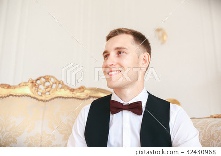 Groom sitting on the sofa waiting for the bride Groom sitting on the sofa waiting for the bride 32430968