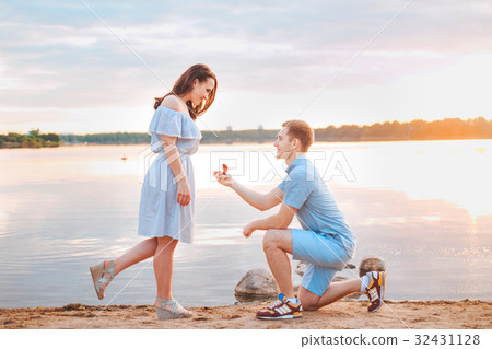 Marriage proposal on sunset  32431128