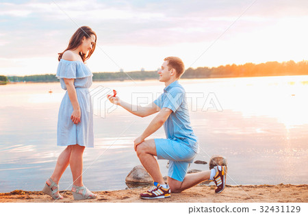 Marriage proposal on sunset  32431129