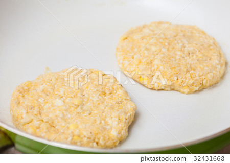 Cooking the arepa (sweet corn bread) on a pan 32431668