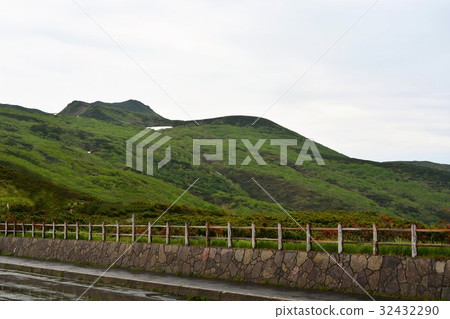 Shiretoko Pass Rausu in the rain 32432290