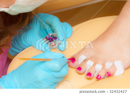 Master does a pedicure in a beauty salon. Master does a pedicure in a beauty salon. 32432427