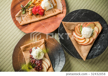 蕎麥麵粉縐gullette galette法國食物 蕎麥麵粉縐gullette galette法國食物 32432858