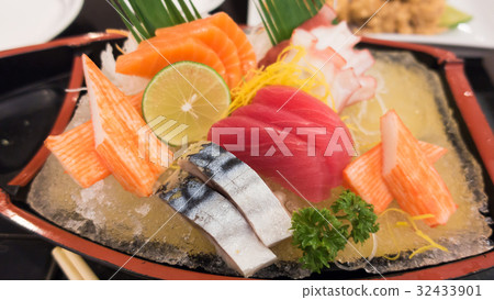 japanese sashimi set on boat plate japanese sashimi set on boat plate 32433901