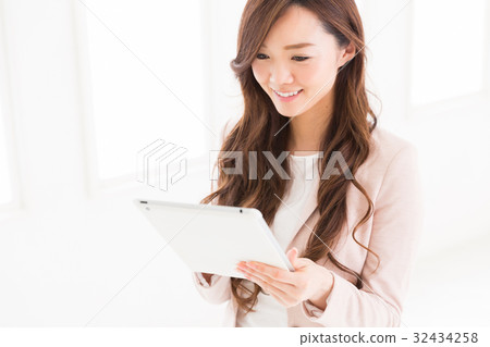 Woman business watching tablet Woman business watching tablet 32434258