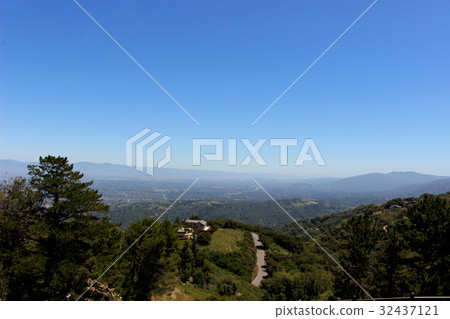 Mountain view Mountain view 32437121