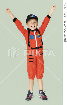 Little boy with astronaut dream job smiling Little boy with astronaut dream job smiling 32439976