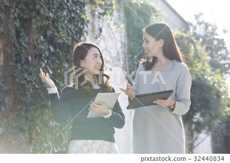 International exchange  32440834