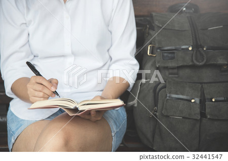 woman writing notes in diary. woman writing notes in diary. 32441547