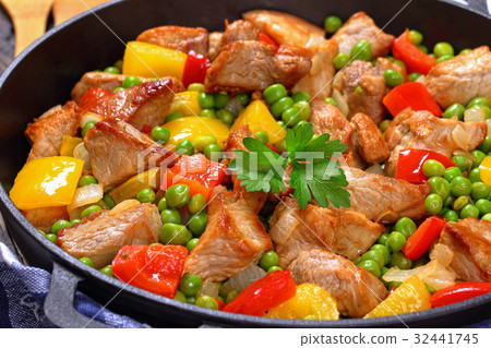 fried meat with green peas, onion, bell peppers fried meat with green peas, onion, bell peppers 32441745