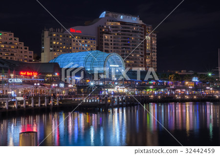 [Night view of Sydney] Sydney Darling Harbor Harbor Plaza Shopping Center 32442459