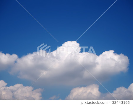 Nice white clouds in sky Nice white clouds in sky 32443165