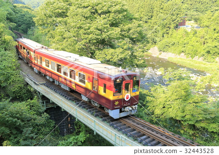 Fresh green Watasage Valley Railway 32443528