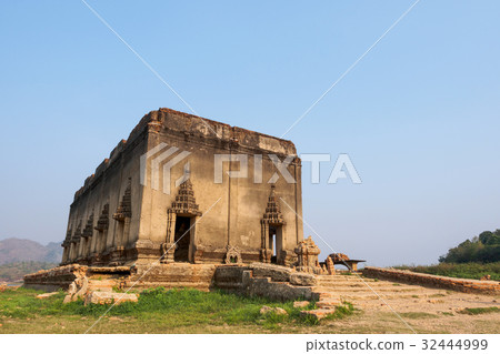 Old Buddha in Ancient Temple, 32444999