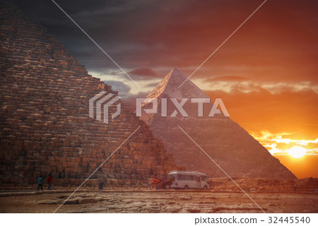 Egyptian pyramids 32445540