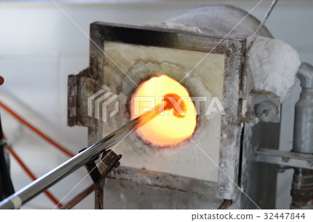 沖繩的琉球玻璃車間窯 32447844