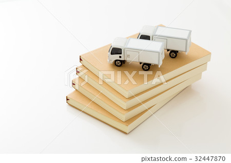 書籍和卡車 書籍和卡車 32447870