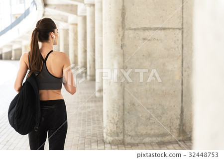 Confident fit girl ready for training Confident fit girl ready for training 32448753