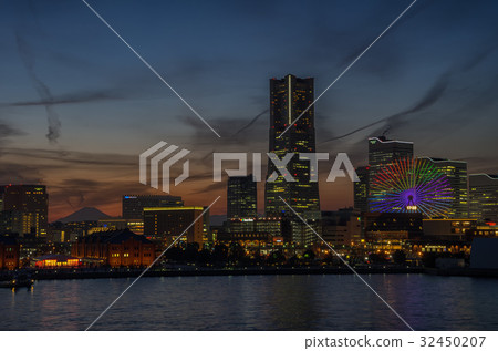 [橫濱夜景]未來港地標塔宇宙時鐘富士山 32450207