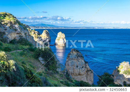 Cliffs and rock formations at Ponta da Piedade 32450663