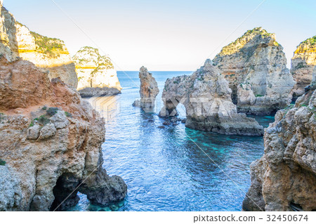 Cliffs and rock formations at Ponta da Piedade 32450674