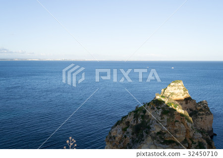 Cliffs and rock formations at Ponta da Piedade 32450710