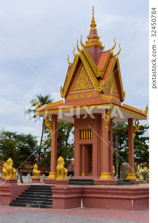 Temple pagoda in Kampot, Cambodia 32450784