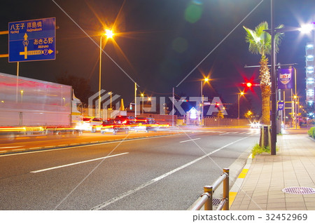 橫田基地第五大門在晚上 32452969