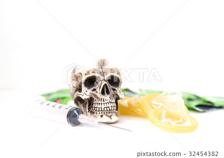 Condom and Injection needle Condom and Injection needle 32454382