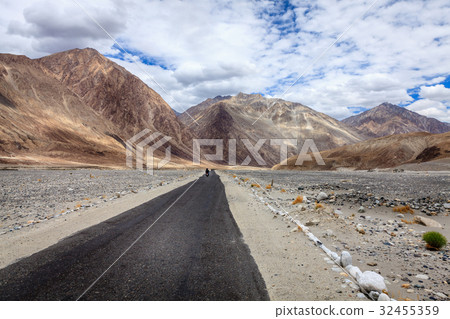 Road in Nubra Valley Road in Nubra Valley 32455359