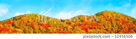 秋葉和藍天山 秋葉和藍天山 32456506