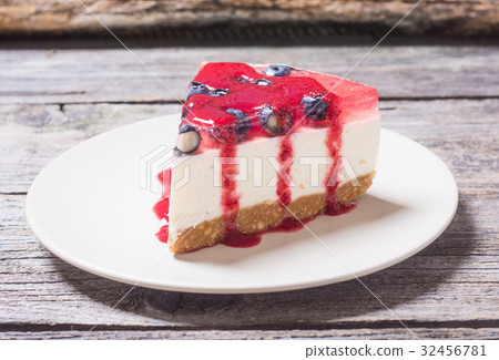 Cheesecake with blueberry 32456781