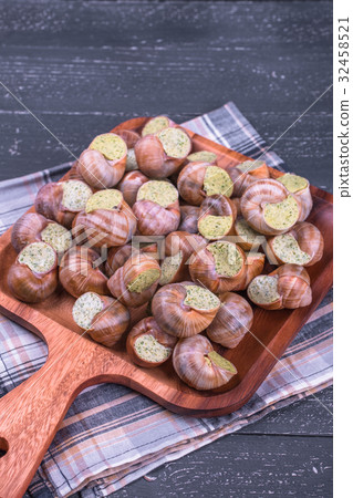 Escargots de Bourgogne 32458521