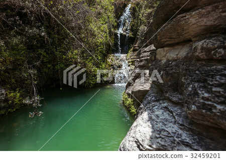 Waterfall on beautiful mountain lake 32459201
