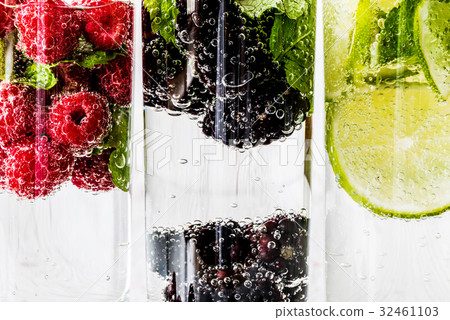 Three kinds of detox water with blackberry 32461103